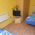 Szabo Pince Vendeghaz بالاتونيديريكس