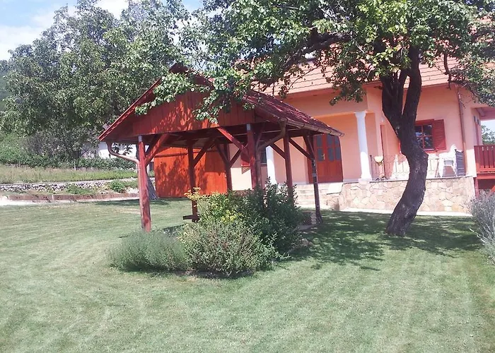 Szabo Pince Vendeghaz Гостевой дом Балатонедерич