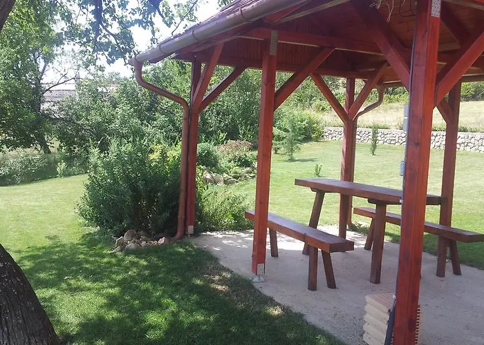 Szabo Pince Vendeghaz Балатонедерич